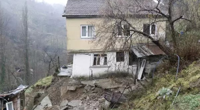 Gölmarmara'da heyelan evleri vurdu! vatandaşlar 42 evi tedbir amaçlı boşalttı