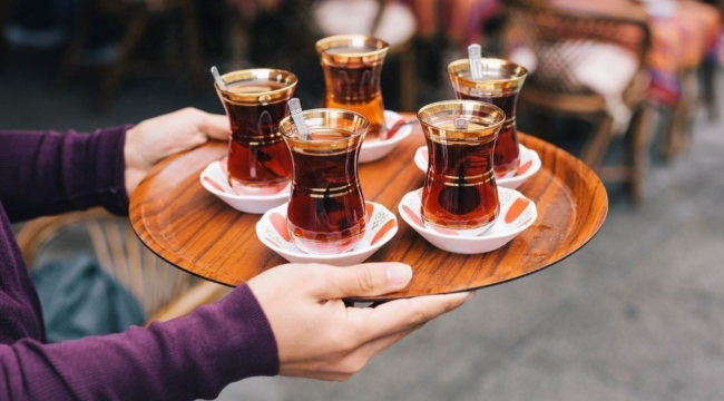 İzmir'de bir bardak çay 5 lira zamlandı :20 TL oldu