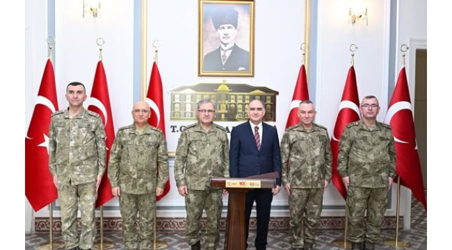 Kara kuvvetleri komutanı Orgeneral Metin Tokel Manisa'da