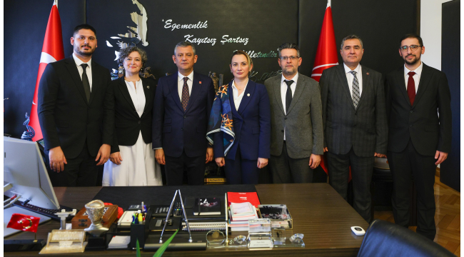 Manisa eczacılar odası yönetimi CHP genel başkanı Özel'i ziyaret etti