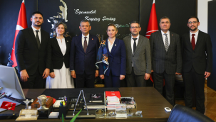 Manisa eczacılar odası yönetimi CHP genel başkanı Özel'i ziyaret etti