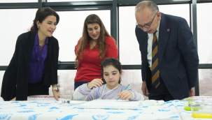 Özel eğitim gören çocuklar sanat iyileştirir atölyesinde