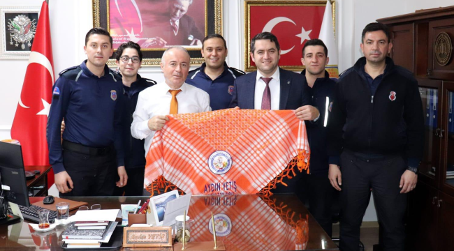 Selmander yöneticileri Manisa 1 nolu T tipi kapalı ceza infaz kurumu müdürü Aydın Yetiş'i, ziyaret etti