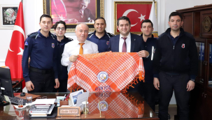 Selmander yöneticileri Manisa 1 nolu T tipi kapalı ceza infaz kurumu müdürü Aydın Yetiş'i, ziyaret etti