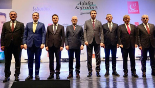 Siyasi liderler birlikte iftar yaptı