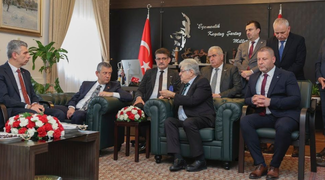 Soma heyeti CHP genel başkanı Özel'i ziyaret etti