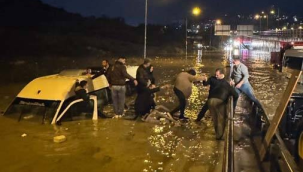 Ülke kalkınıyor! 20 yolcusuyla suya gömülen minibüste can pazarı