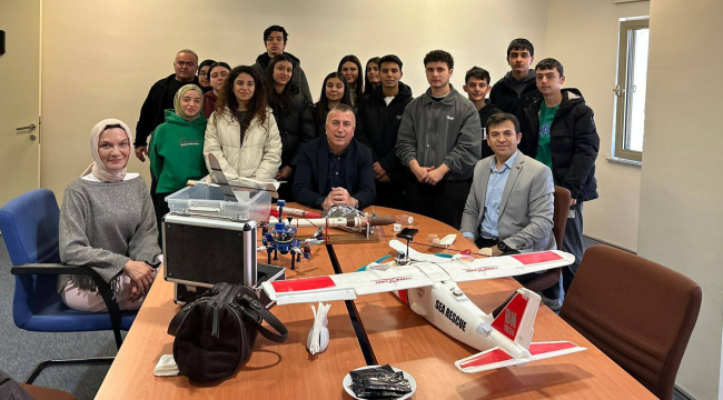 Uzay modelleri milli takım aday kadrosuna seçilen Dünya ikincisi gençler TARİŞ'i ziyaret etti