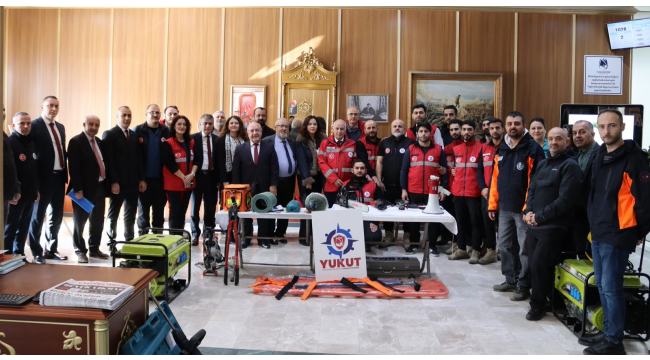 YUKUT açtığı sergiyle yaşını kutladı