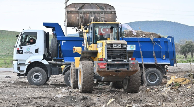 Akhisar'da i Nuri Giyik sanayi sitesi'nde çevre kirliliğine yol açan evsel atıkları ve molozları temizlendi