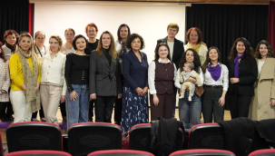 Akhisar'da kadınlar haklarına ışık tutan "bu kalabalığı hatırla" belgeseli izledi