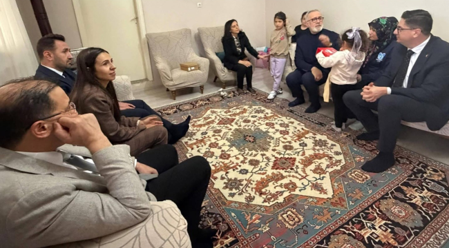 AKP il başkanı Turgut Akhisar'da hane ziyaretlerine başladı