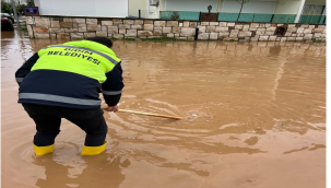 Aşırı yağışlar Didim'de yolları göle çevirdi
