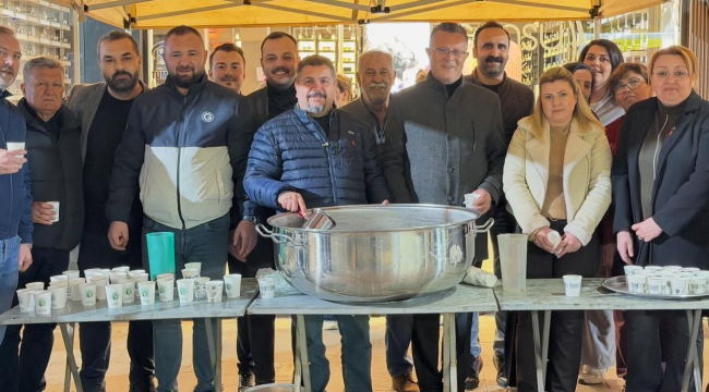 CHP Alaşehir ilçe örgütü vatandaşlara üzüm hoşafı dağıttı