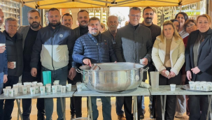 CHP Alaşehir ilçe örgütü vatandaşlara üzüm hoşafı dağıttı