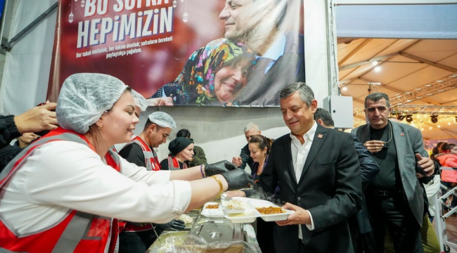 CHP lideri Özel'bu sofra hepimizin' iftarında halkla buluştu