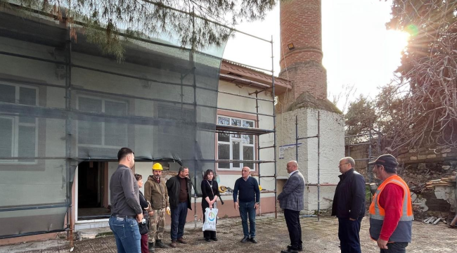 Depremde hasar göre ve 9 yıldır kapalı olan tarihi caminin restorasyonuna başlandı