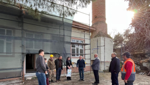 Depremde hasar göre ve 9 yıldır kapalı olan tarihi caminin restorasyonuna başlandı