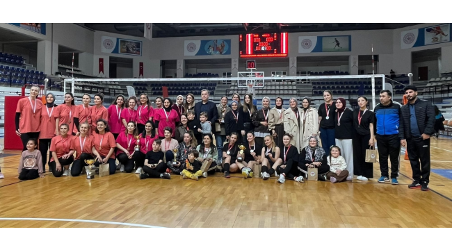 "Evinin sultanları" voleybol turnuvası 17 ilçede başladı