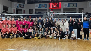 "Evinin sultanları" voleybol turnuvası 17 ilçede başladı