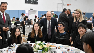 İftarda gençlerle buluşan vali Özkan 'geçlerin yanındayız'