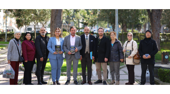 İyi partililer oruçlu vatandaşlara hurma dağıttı