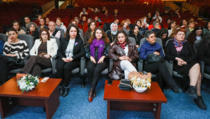 Kadınlar kadın dayanışmasının öneminin anlatan 