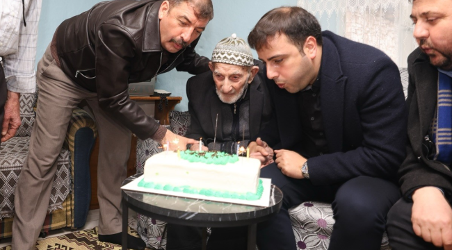 Kula'nın asırlık çınarının yaş günü kutlandı 