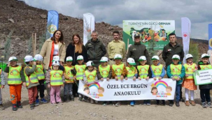 Minik elleriyle 30 bin fidanın dikimine katıldılar