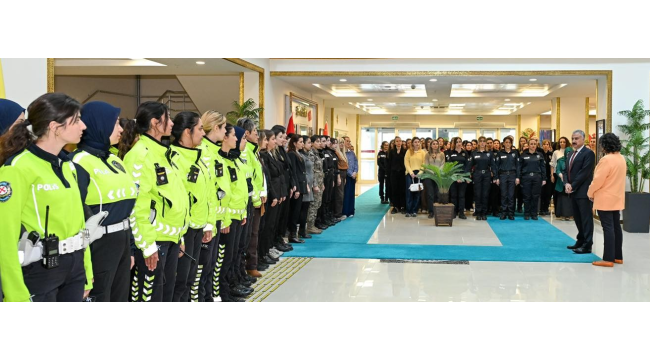 Müdür Aktaş,çalışan kadın personelin kadınlar gününü kutladı