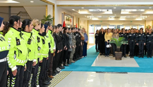 Müdür Aktaş,çalışan kadın personelin kadınlar gününü kutladı