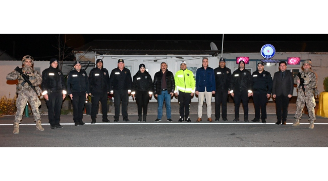 Müdür Aktaş uygulama noktalarında görevli personelin kandili kutladı