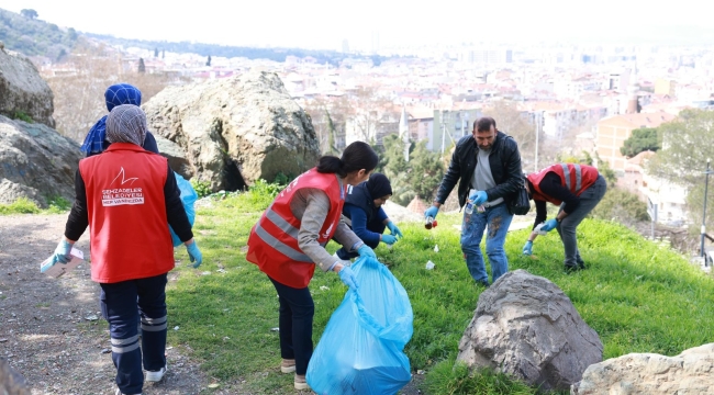 Ormanda atık çöp temizliği