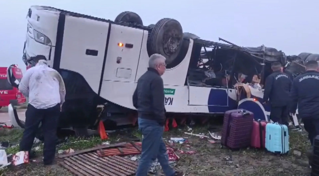 Otobüs takla atıp paramparça oldu.Çok sayıda yaralı var