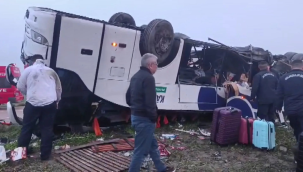 Otobüs takla atıp paramparça oldu.Çok sayıda yaralı var