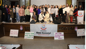 Söyleşide kadınların hukuk sistemi içindeki konumu ele alındı