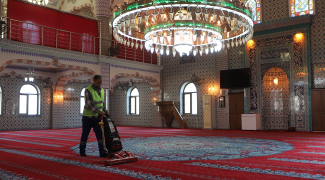 Turgutlu'da camilerde bayram temizliği