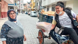 Turgutlu'da gelenek bozulmadı: kadın muhtar at arabasıyla pide dağıttı