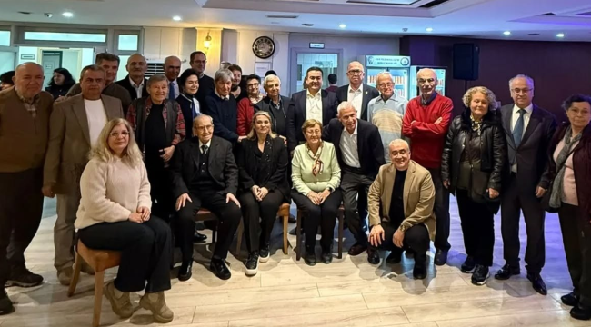 Vakfın İzmir iftarına başkan Dönmez'de katıldı