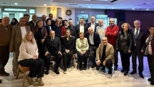 Vakfın İzmir iftarına başkan Dönmez'de katıldı