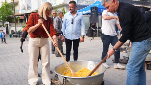 Başkan Okur eşiyle helva kardı