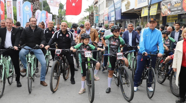 Bisiklet yarışları açılışında renkli görüntüler