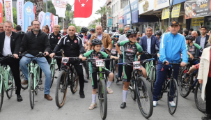 Bisiklet yarışları açılışında renkli görüntüler