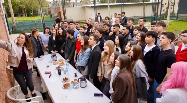 CHP il başkanı Özalper genç halkçı liselilerle buluştu