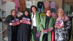 CHP'li kadınlar toplu açılışa katılım için vatandaşlara davet broşürü dağıttı