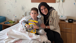 CHP Soma kadın kollarından çocuk hastalara 23 nisan ziyareti