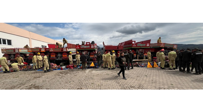 Demirci'de 81 orman personeline uygulamalı yangın söndürme tatbikatı