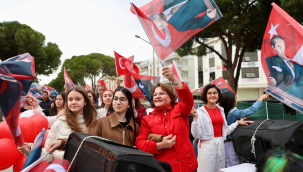 Didim belediyesi çocuk meclisi üyeleri 23 nisanı şehir turu atarak kutladı