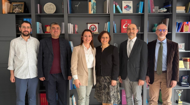Ege üniversitesi eczacılık fakültesi dekanı Manisa'da