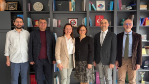 Ege üniversitesi eczacılık fakültesi dekanı Manisa'da